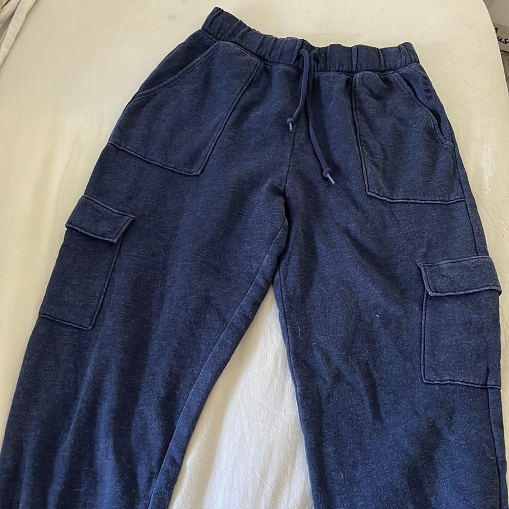 navy blue vs pink sweatpants
